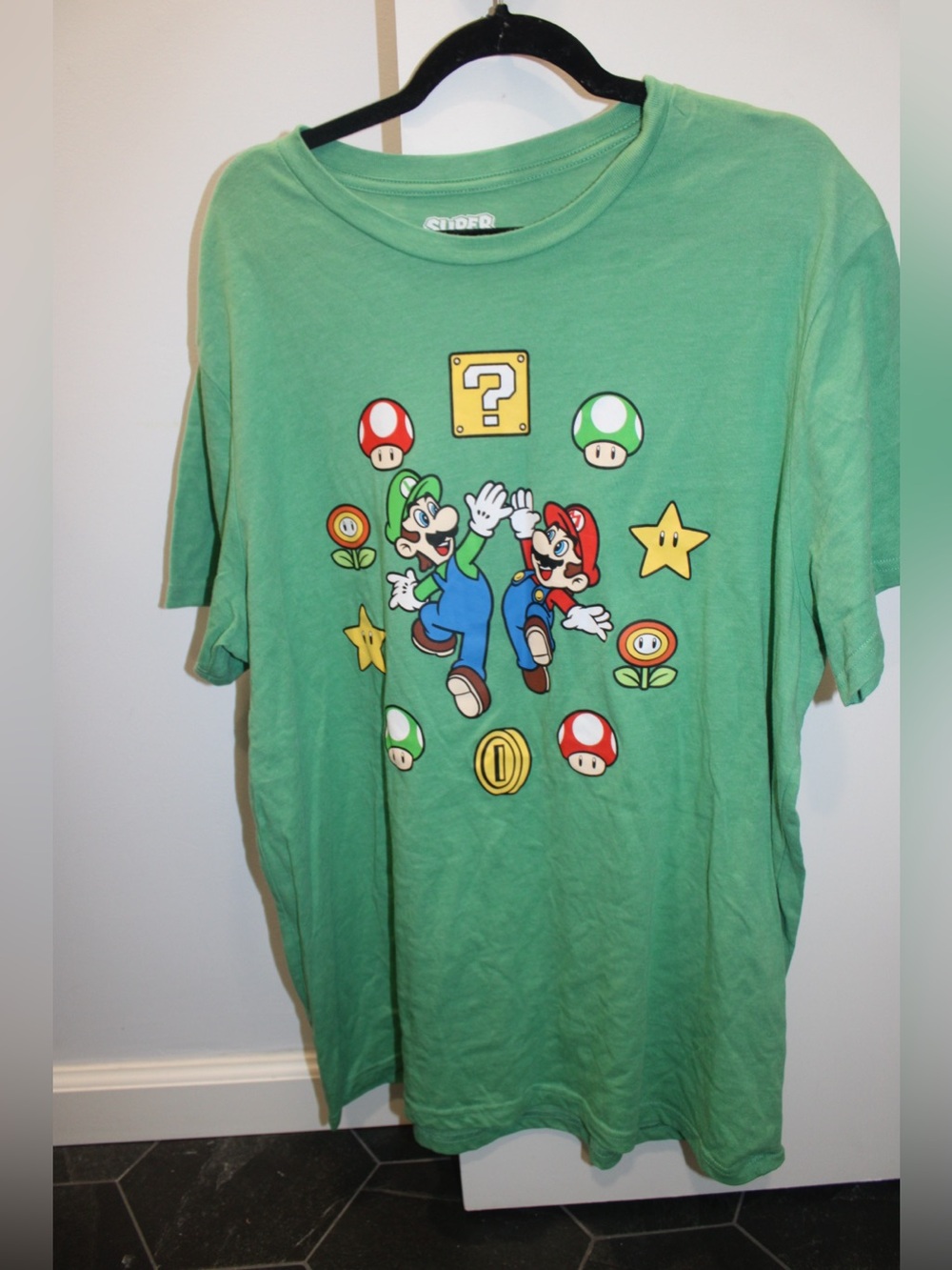 Nintendo Super Mario Bros T Shirt Men's XL Green Mario Luigi High Five Hybrid